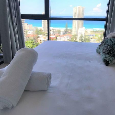 Qube Broadbeach Ocean View Apartments 골드코스트 외부 사진
