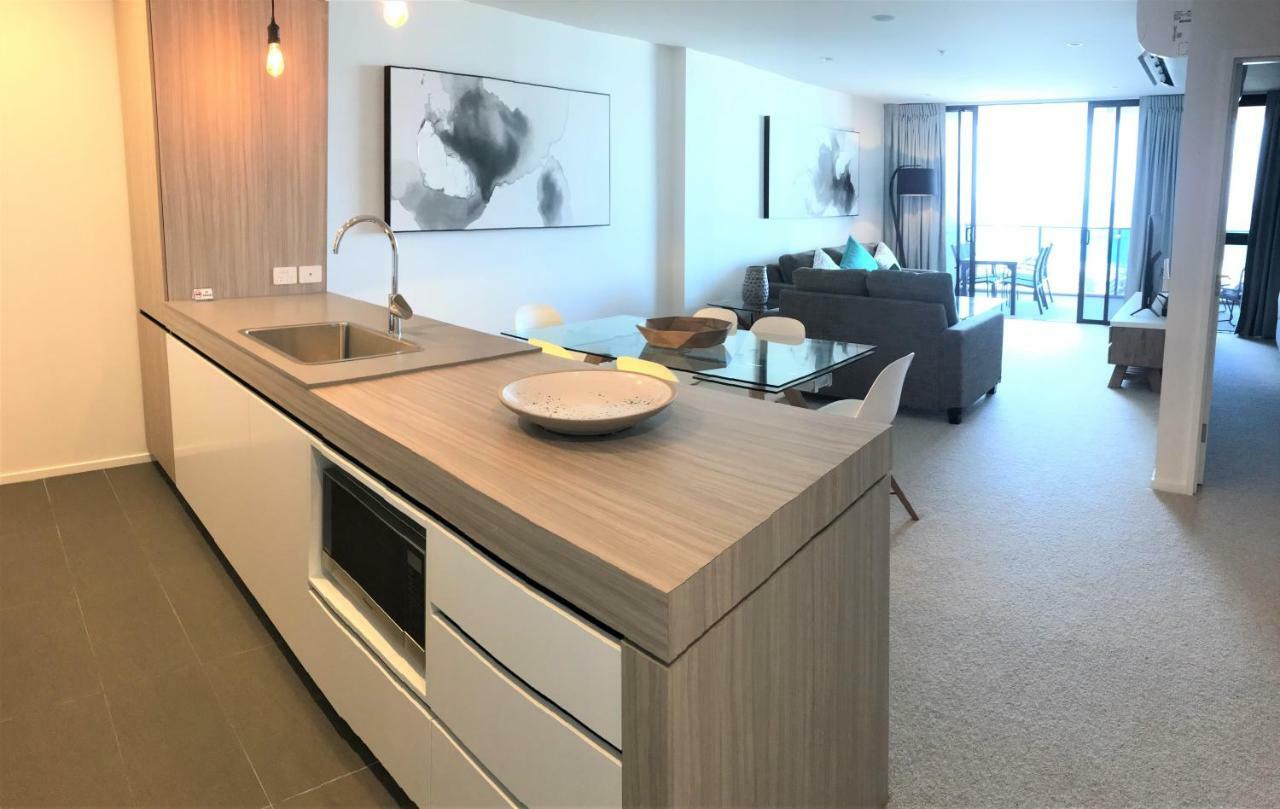 Qube Broadbeach Ocean View Apartments 골드코스트 외부 사진