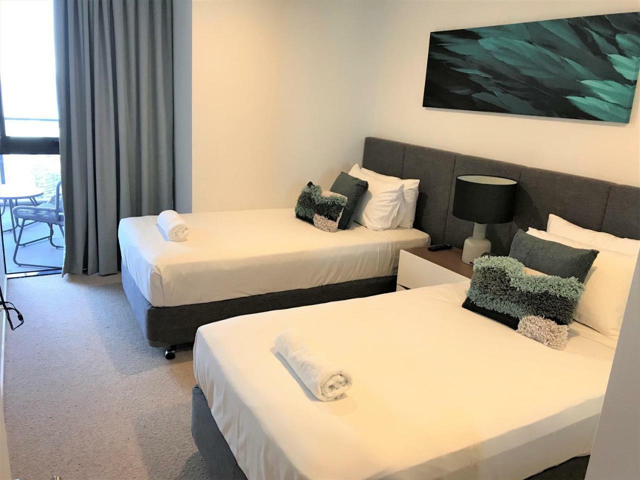 Qube Broadbeach Ocean View Apartments 골드코스트 외부 사진