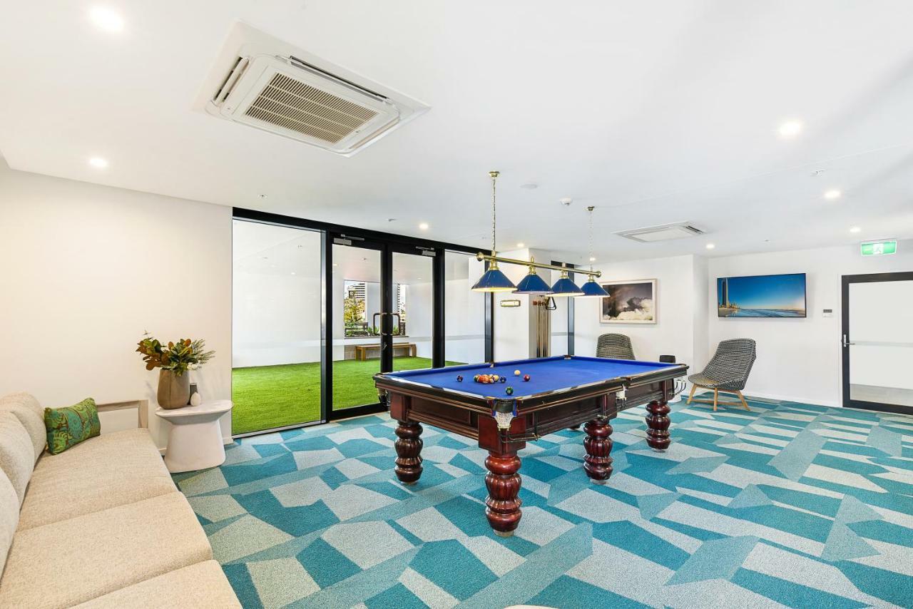 Qube Broadbeach Ocean View Apartments 골드코스트 외부 사진