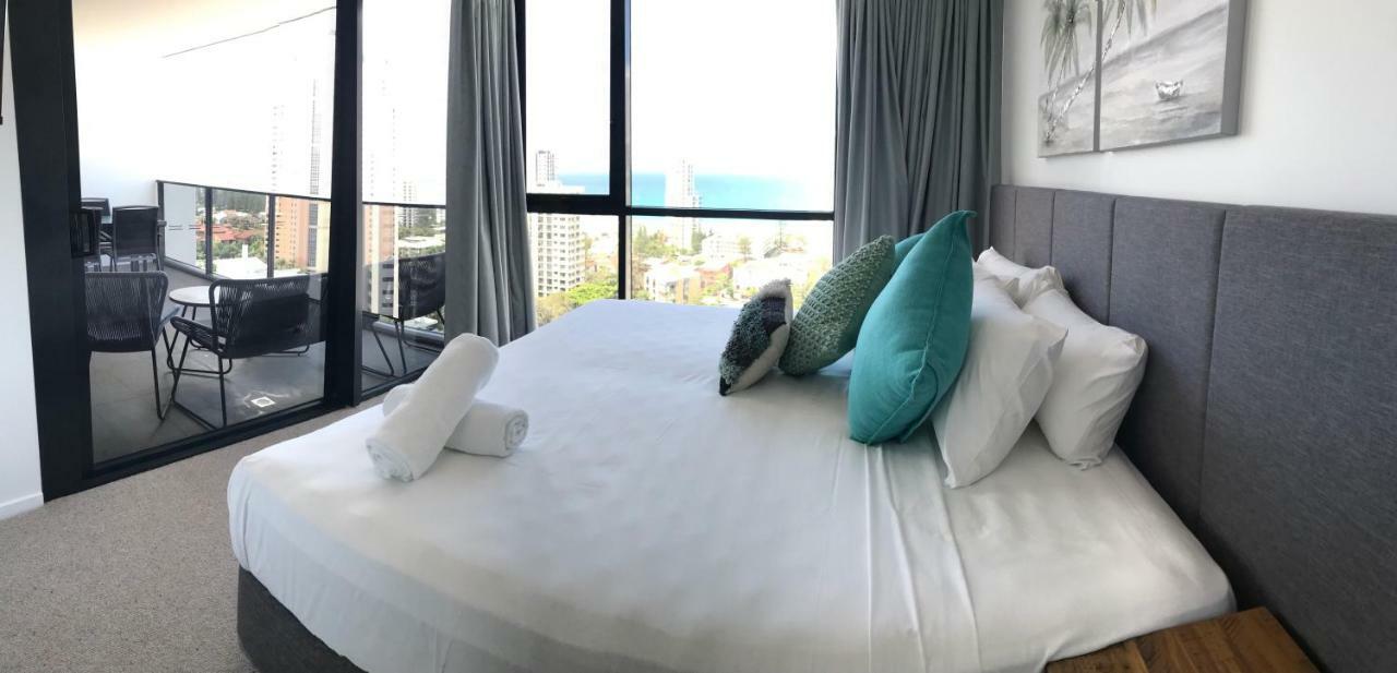 Qube Broadbeach Ocean View Apartments 골드코스트 외부 사진