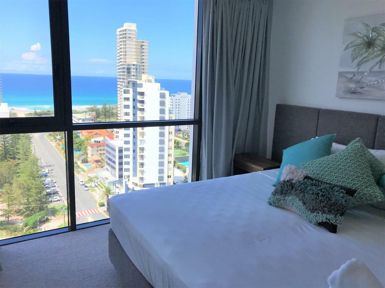 Qube Broadbeach Ocean View Apartments 골드코스트 외부 사진