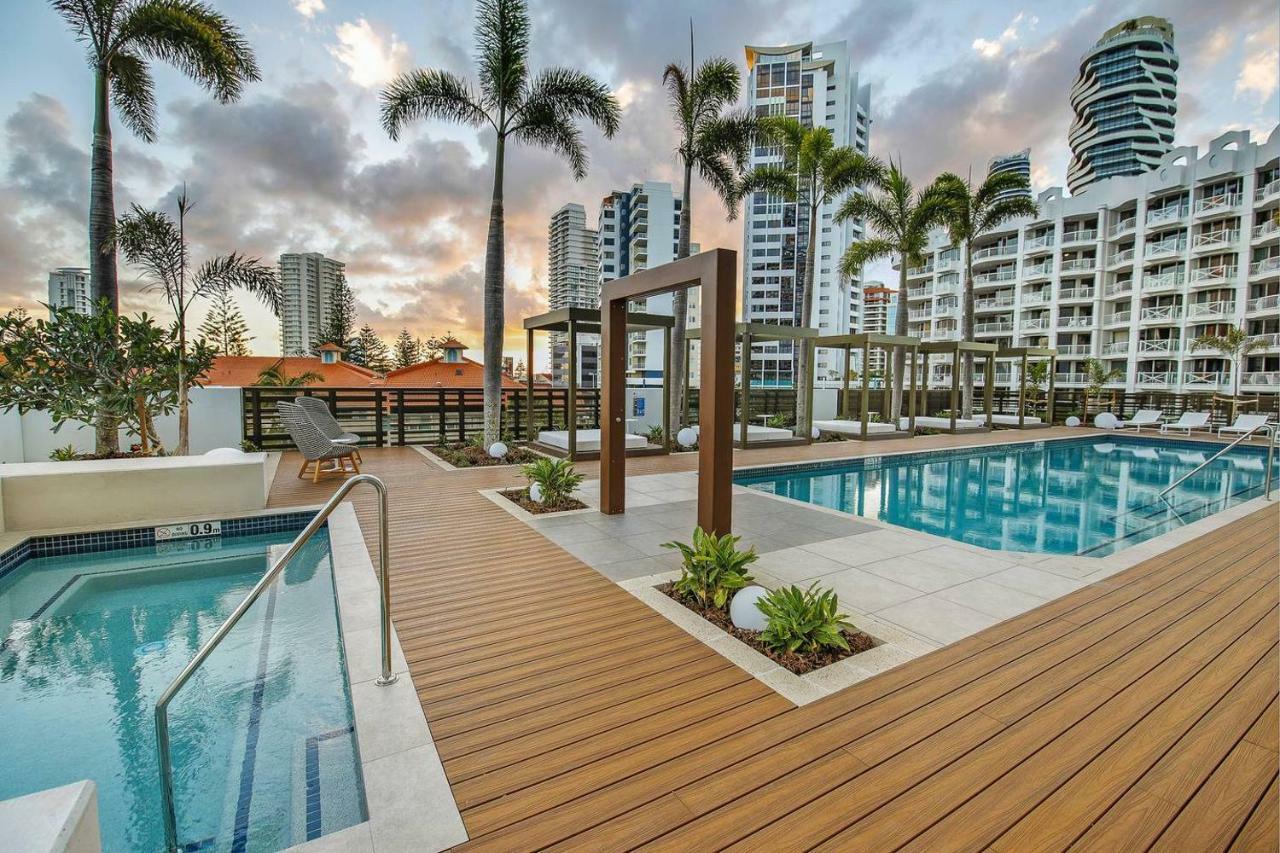 Qube Broadbeach Ocean View Apartments 골드코스트 외부 사진