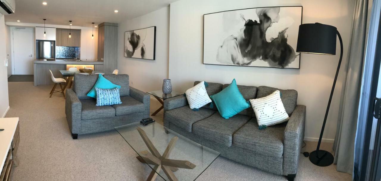 Qube Broadbeach Ocean View Apartments 골드코스트 외부 사진
