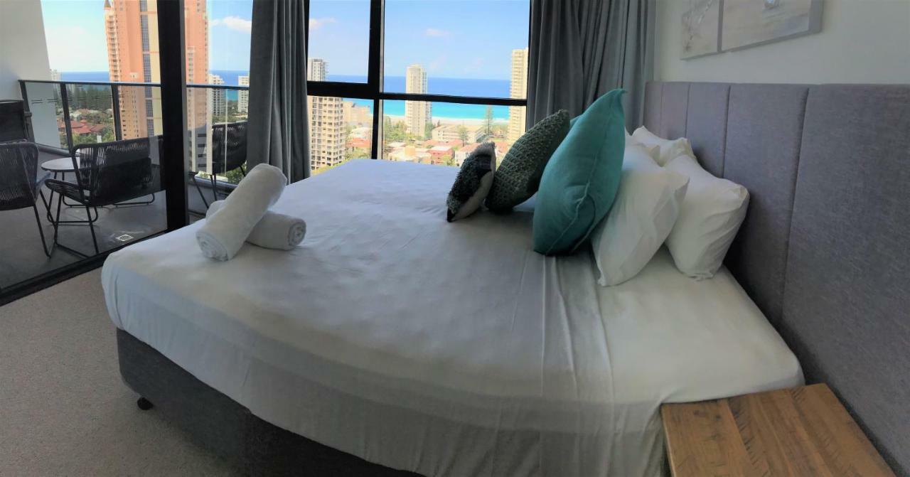 Qube Broadbeach Ocean View Apartments 골드코스트 외부 사진