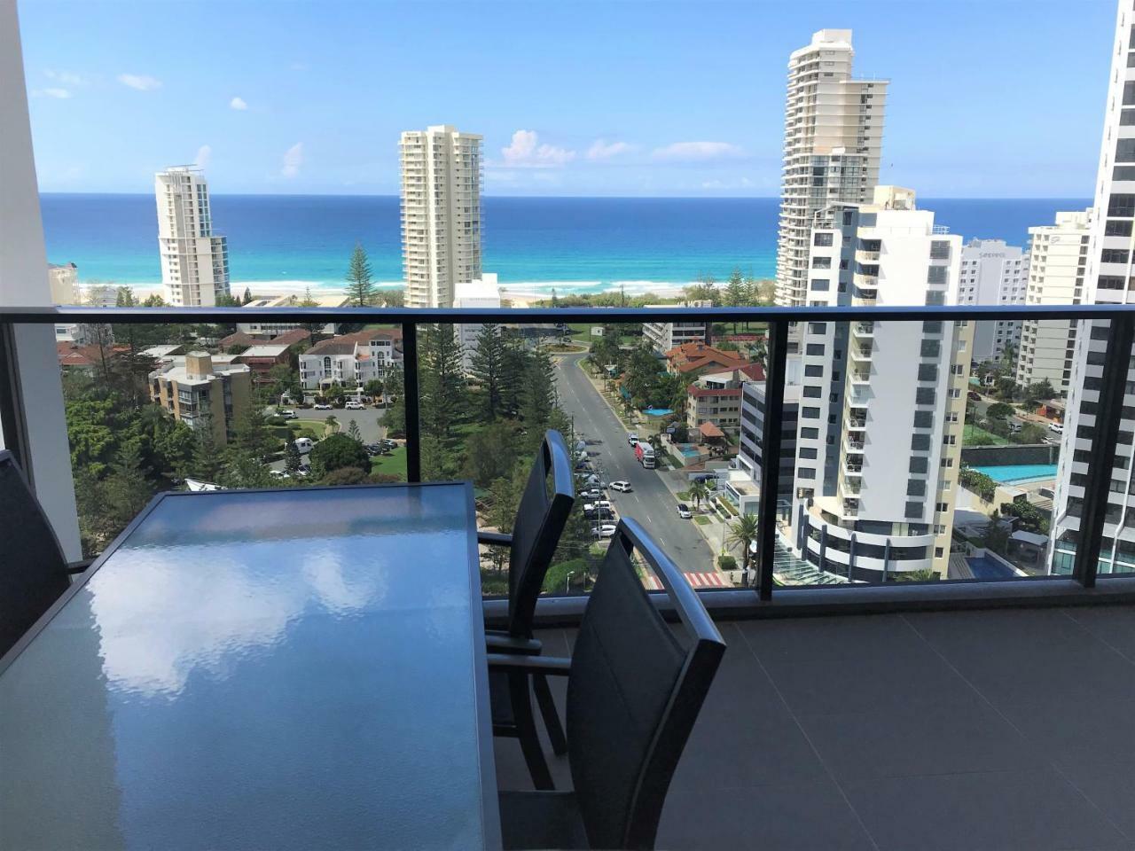 Qube Broadbeach Ocean View Apartments 골드코스트 외부 사진