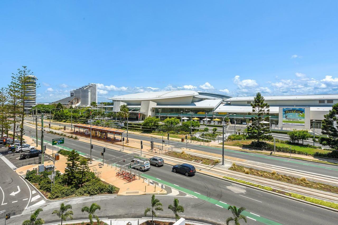 Qube Broadbeach Ocean View Apartments 골드코스트 외부 사진