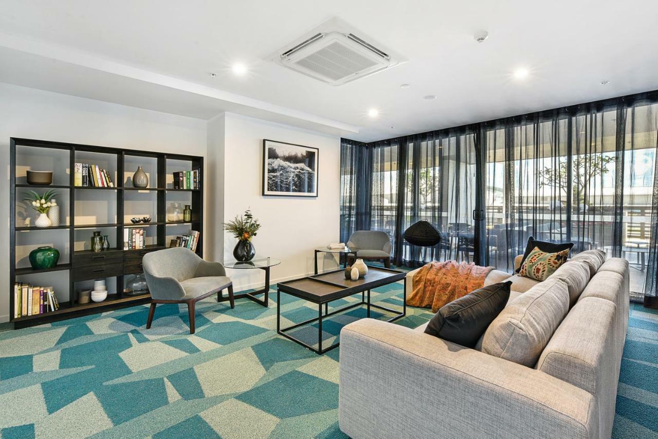 Qube Broadbeach Ocean View Apartments 골드코스트 외부 사진