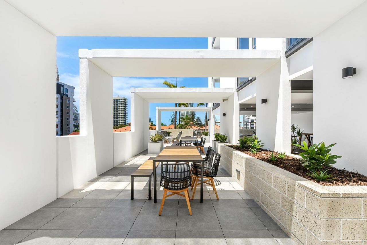 Qube Broadbeach Ocean View Apartments 골드코스트 외부 사진