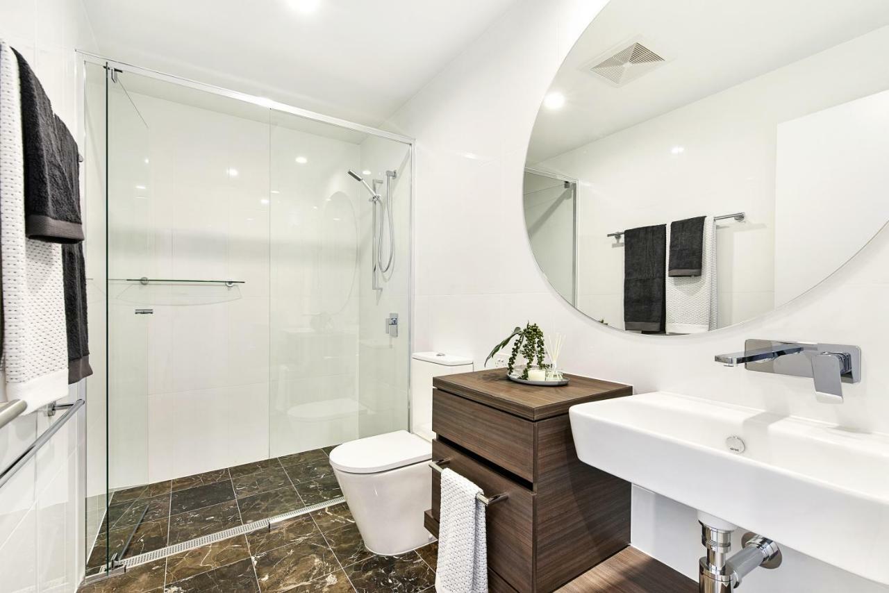 Qube Broadbeach Ocean View Apartments 골드코스트 외부 사진