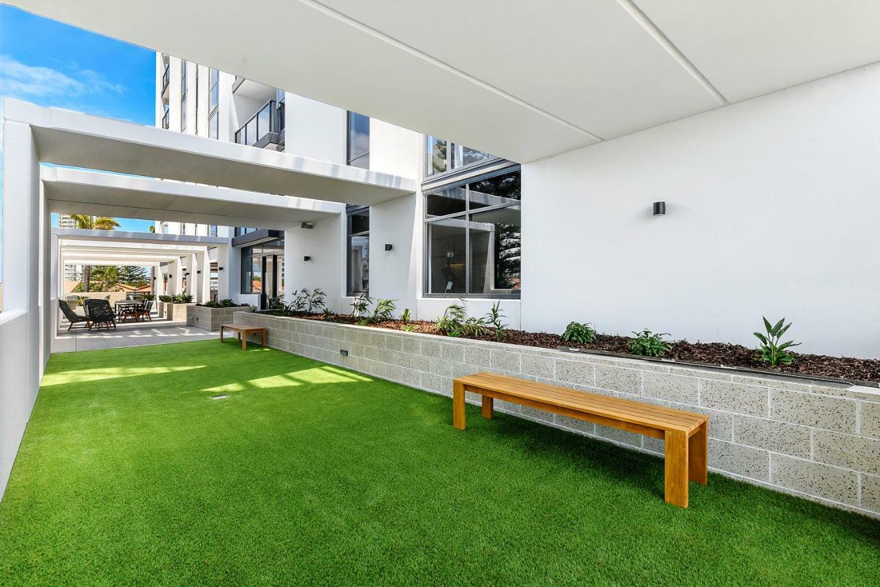 Qube Broadbeach Ocean View Apartments 골드코스트 외부 사진