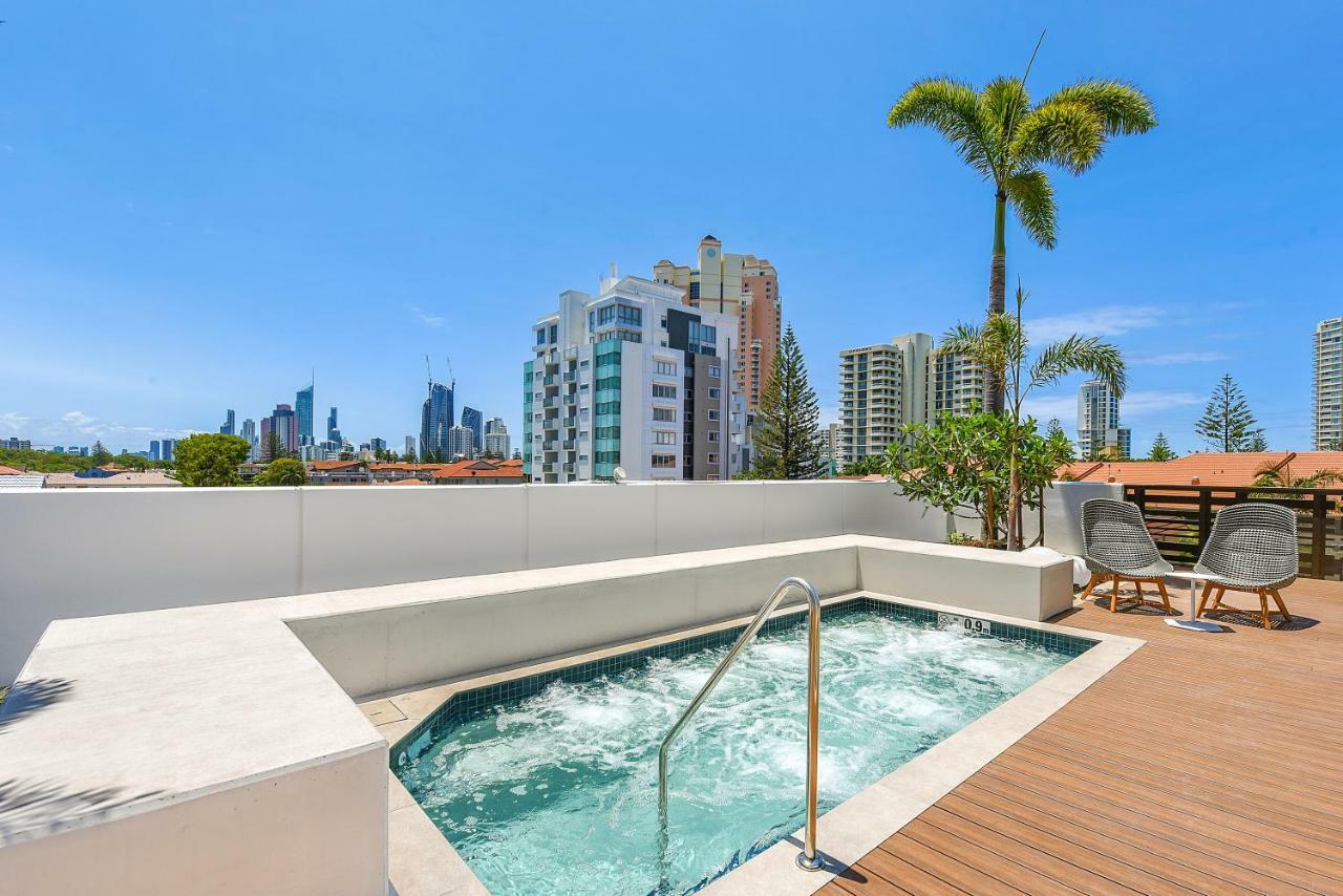 Qube Broadbeach Ocean View Apartments 골드코스트 외부 사진